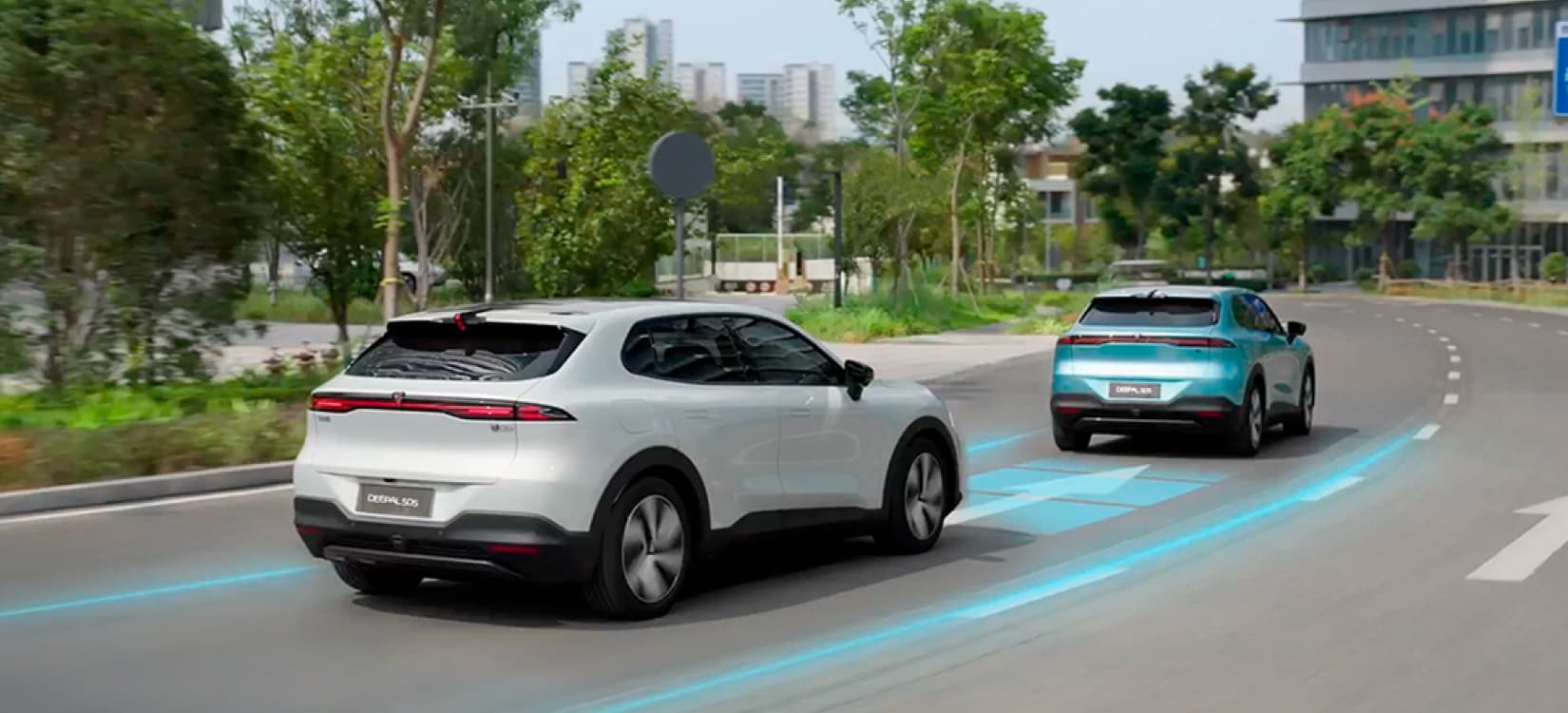 6 bolsas de aire; 2 frontales, 2 laterales y 2 tipo cortina.