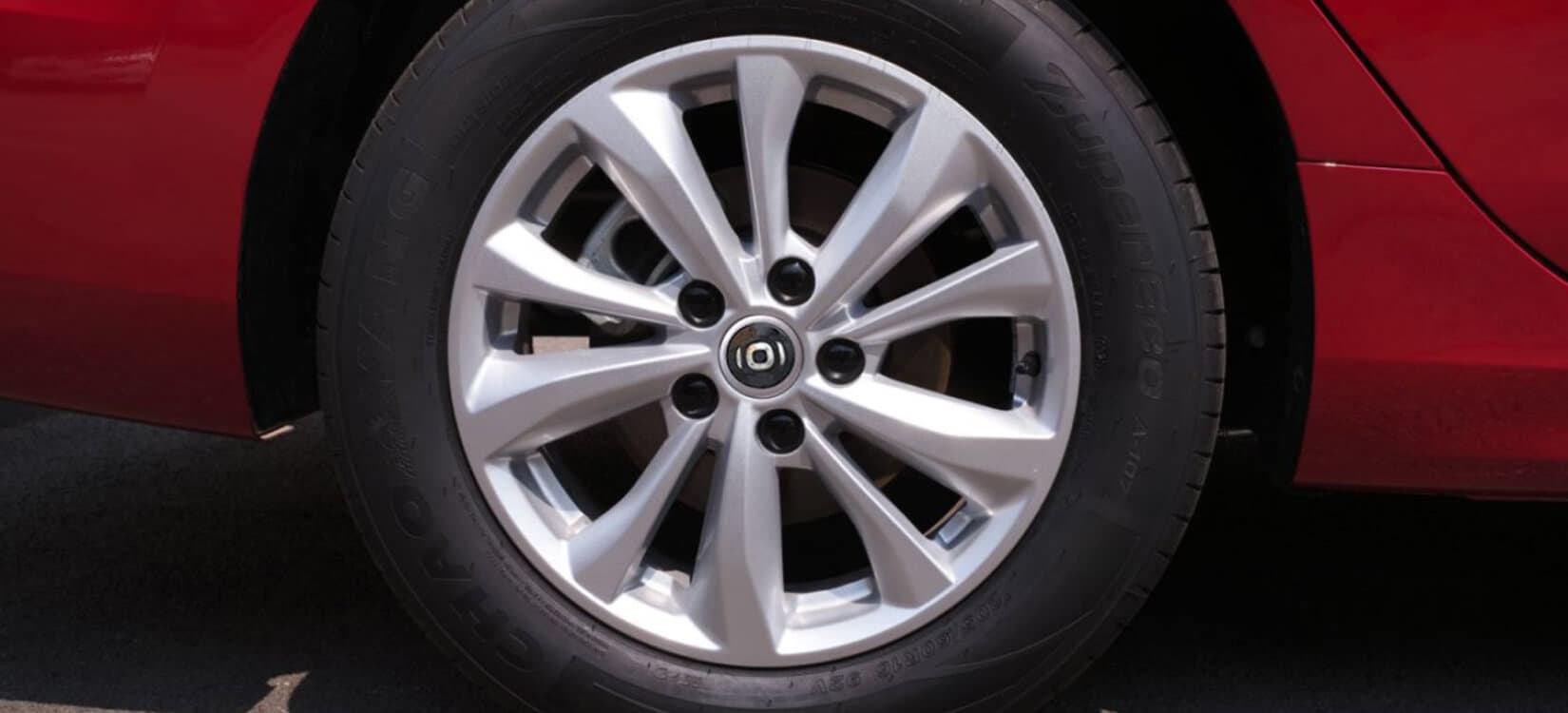 Rines de aluminio de 16 pulgadas.