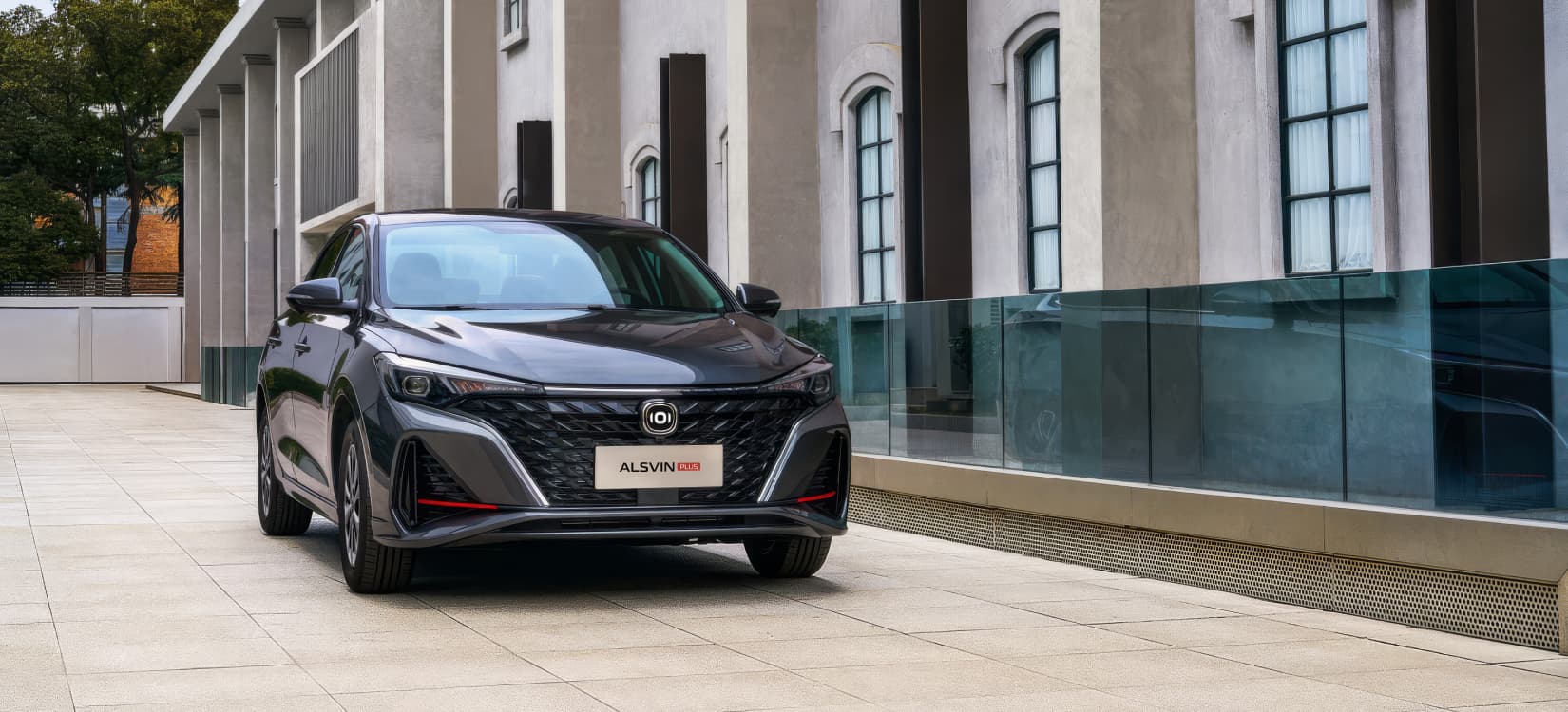 Suspension delantera / trasera McPherson / barra de torsion. Direccion con asistencia electrica.