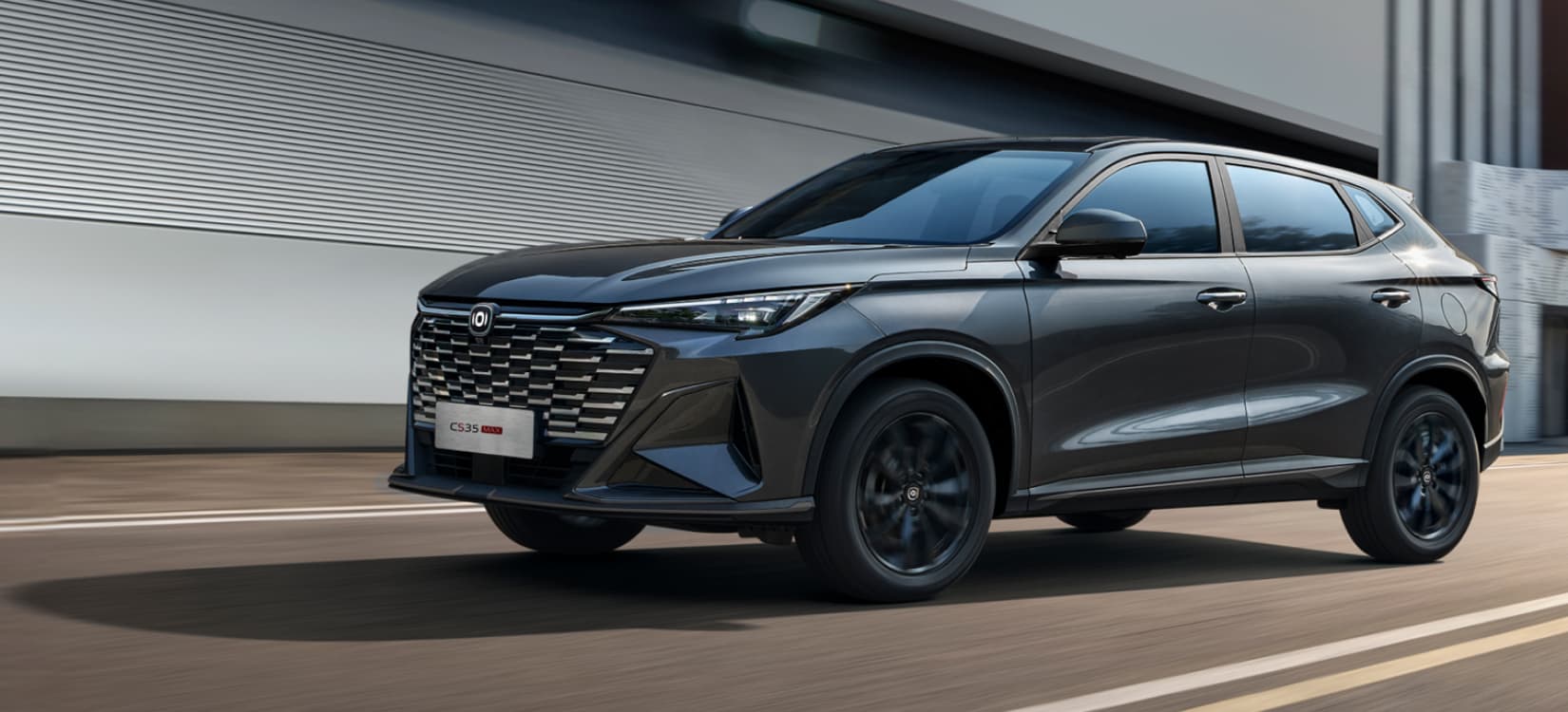 Modos de manejo estandar, sport, eco y carrera. Suspension delantera/trasera McPherson/Multi-link y direccion con asistencia electrica.