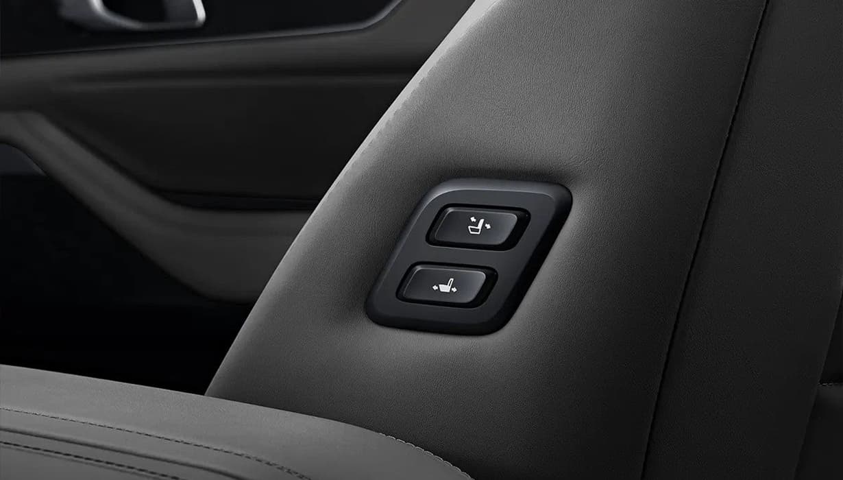 Asientos delanteros con ajuste lumbar electrico de 4 posiciones.