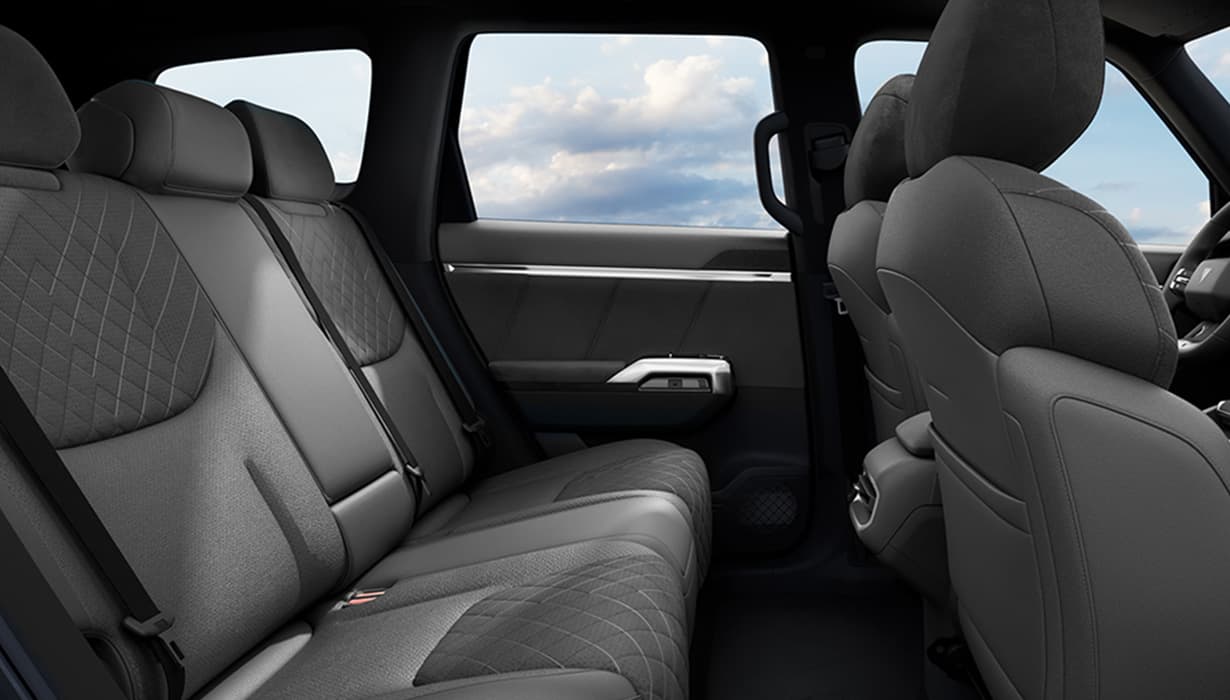 Vestiduras en piel sintetica.